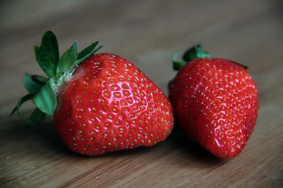 Can Cats Eat Strawberries? A Vet's Guide to Safe Treats