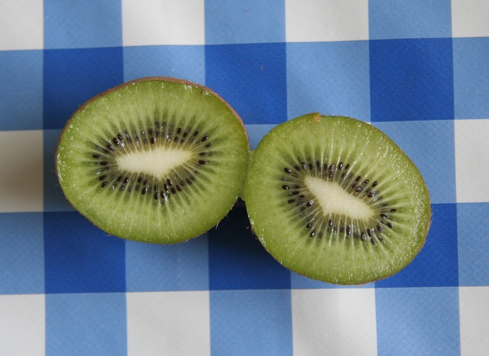 Can Dogs Eat Kiwi? A Guide to Kiwi Safety for Your Pup