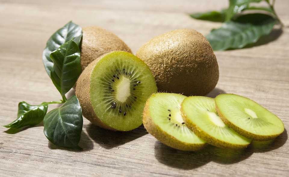 Can Dogs Eat Kiwi? A Guide to Kiwi Safety for Your Pup