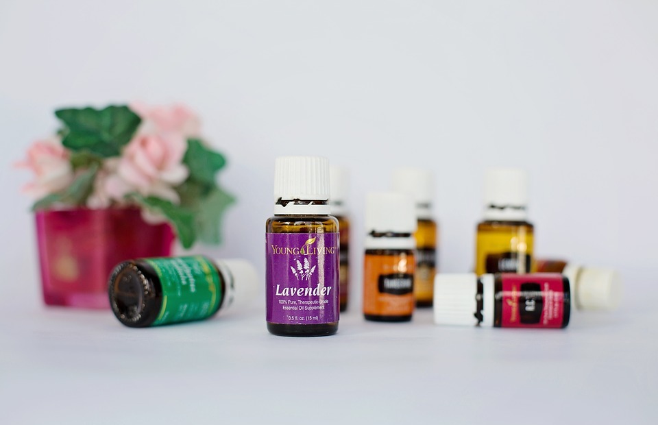 Essential Oils Safe for Cats: A Complete Guide