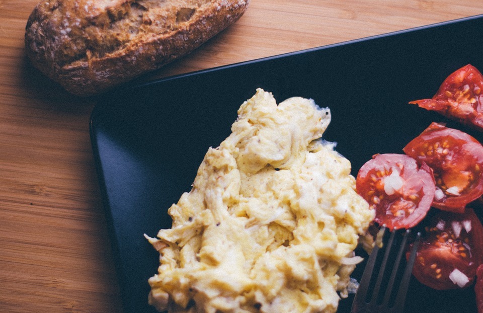 Can Cats Eat Scrambled Eggs? (Safe or Harmful? Vet-Approved Guide)