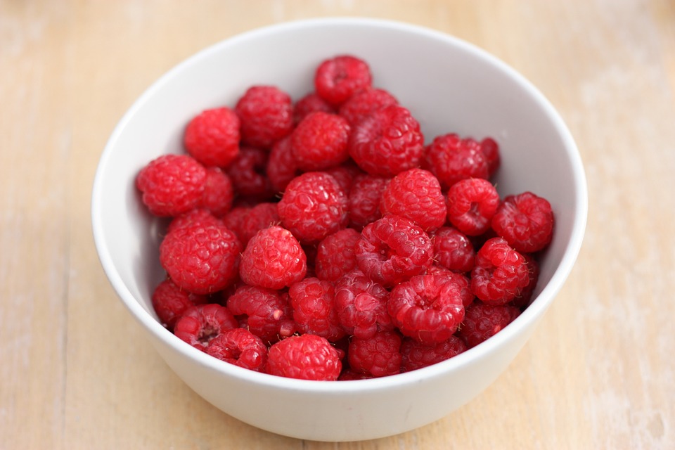 Can Cats Safely Eat Raspberries?